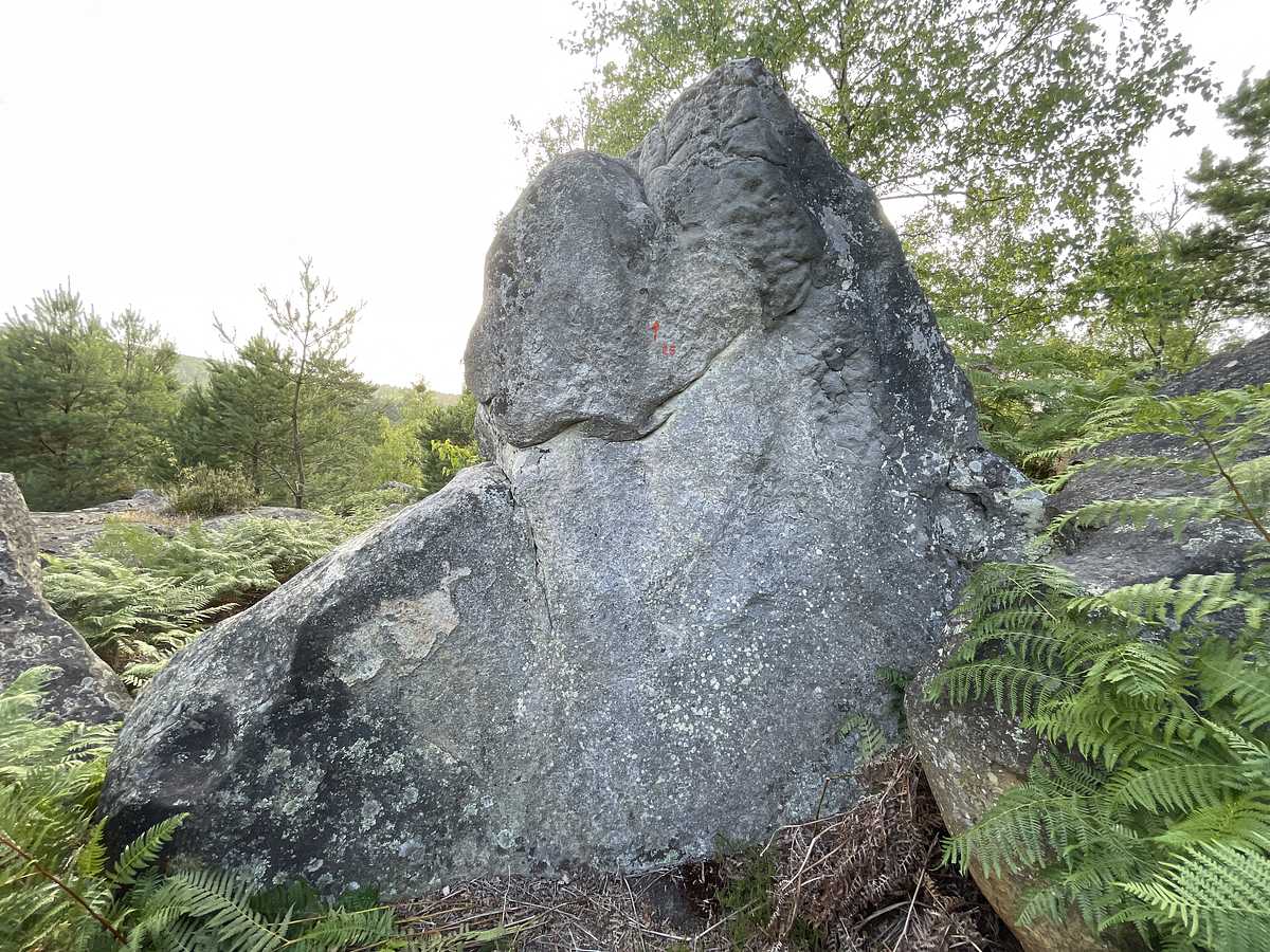 Photo du rocher avec les tracés