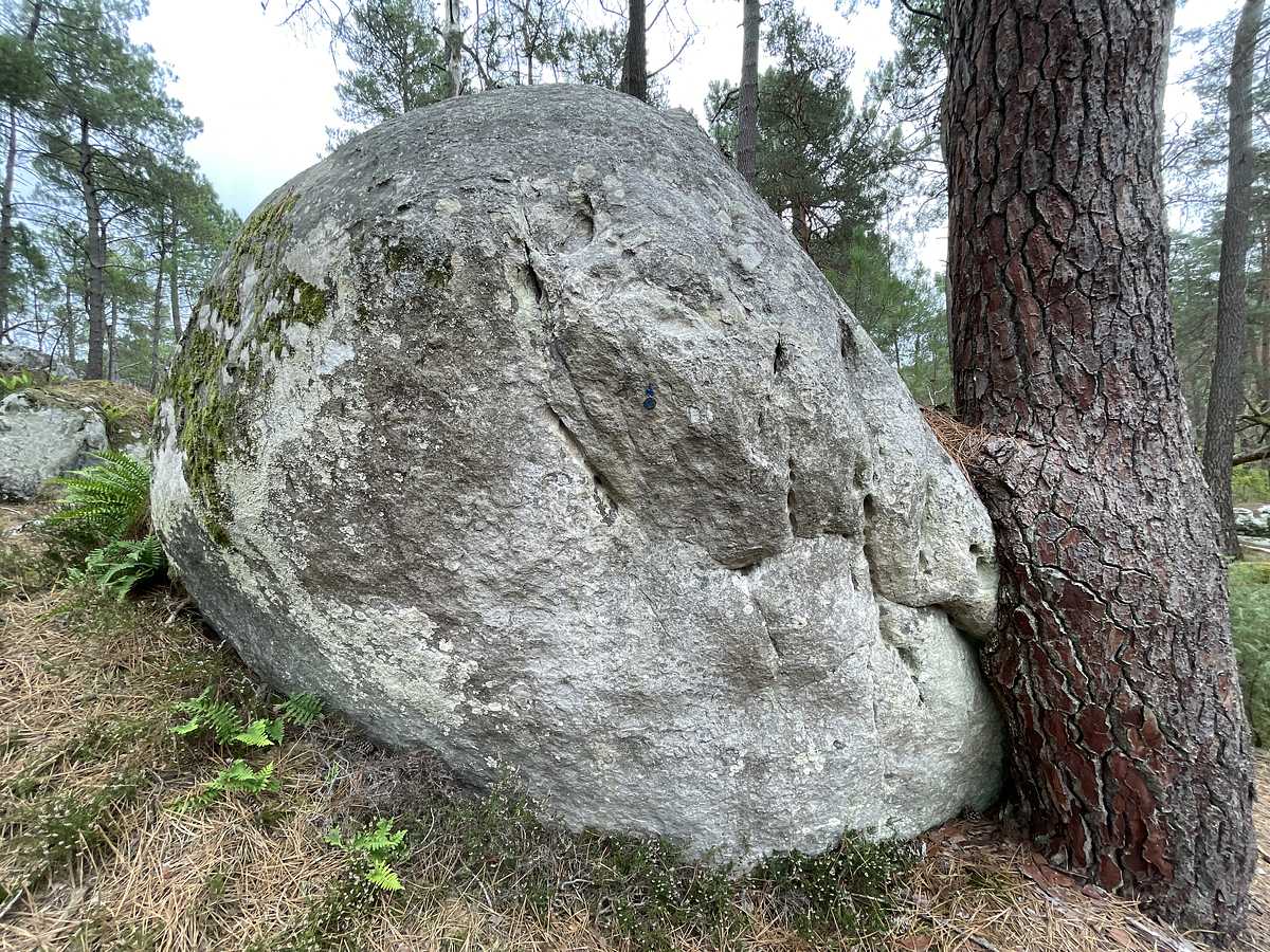 Photo du rocher avec les tracés