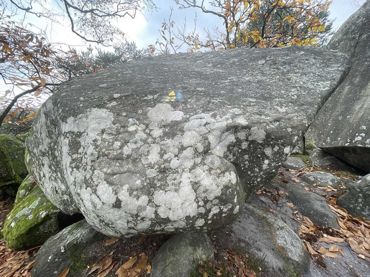 Photo du rocher avec les tracés