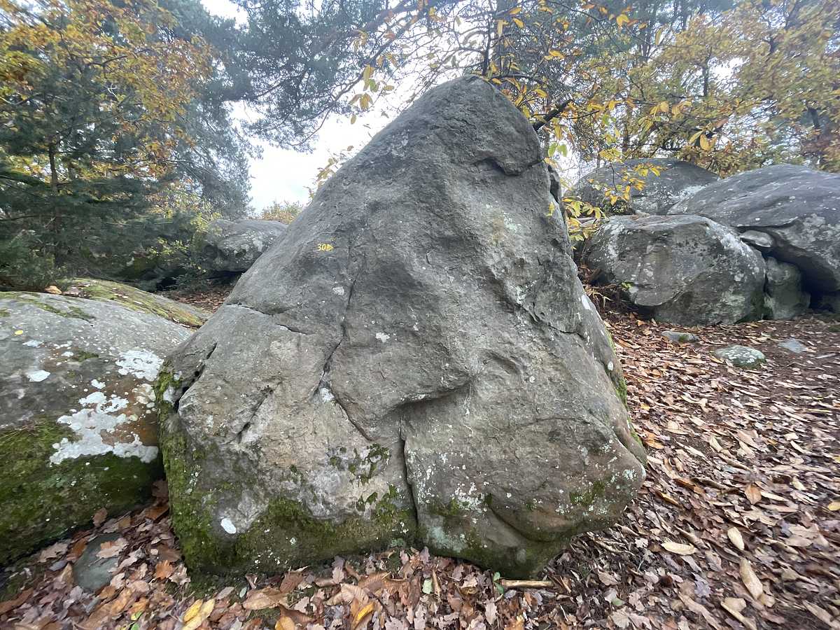 Photo du rocher avec les tracés