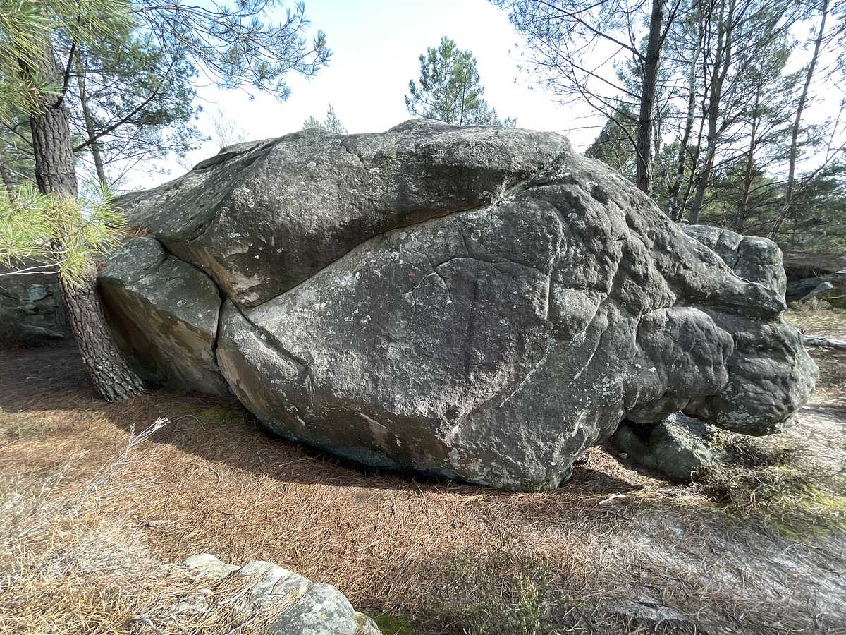 Photo du rocher avec les tracés