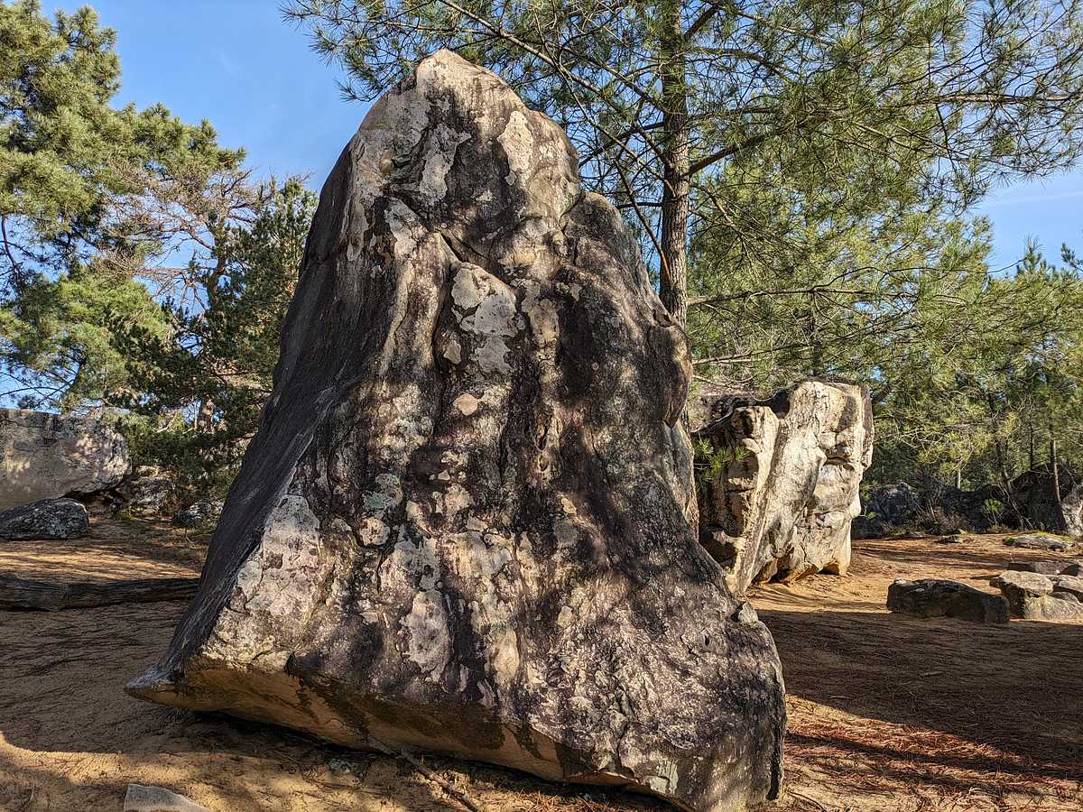 Le Menhir – Rocher Fin