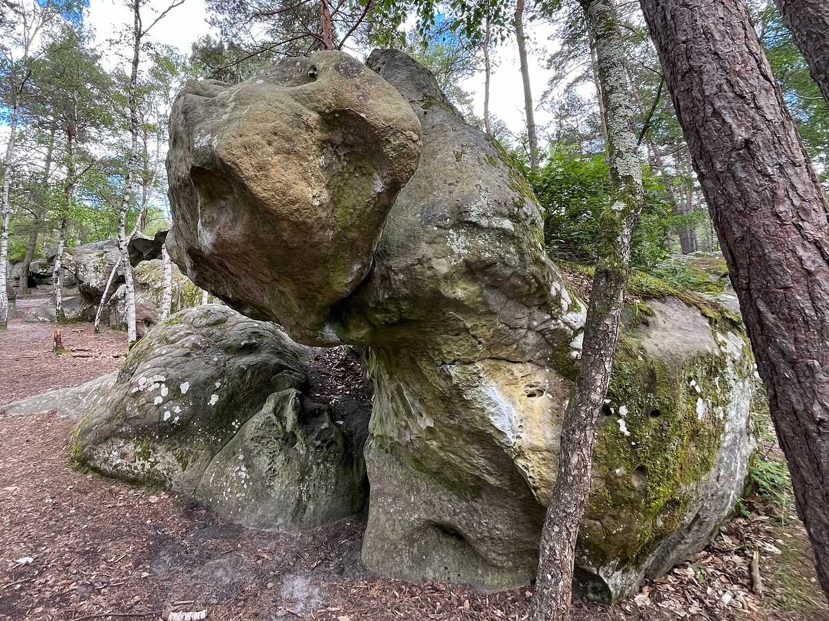 Photo du rocher avec les tracés