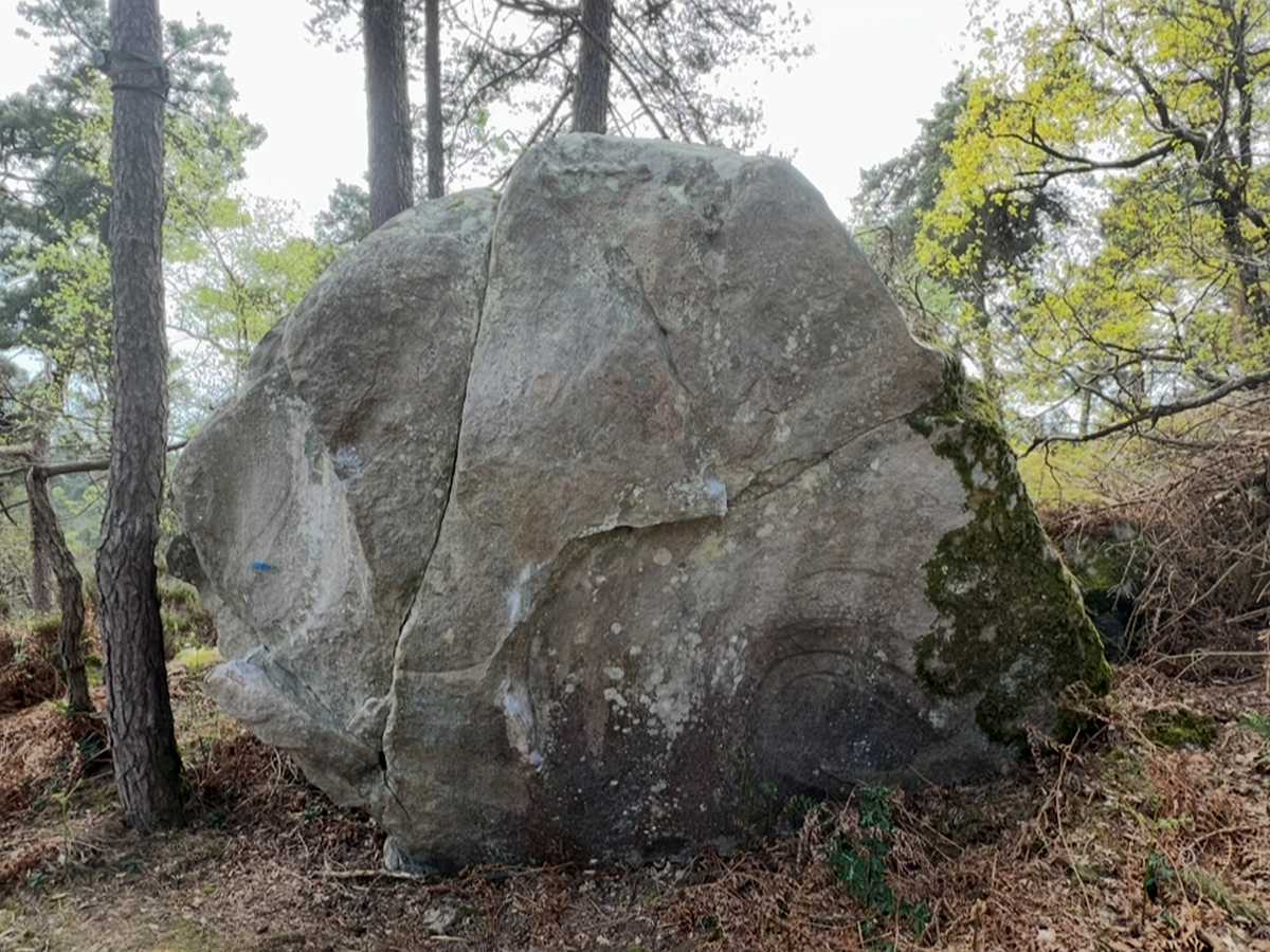 Photo du rocher avec les tracés