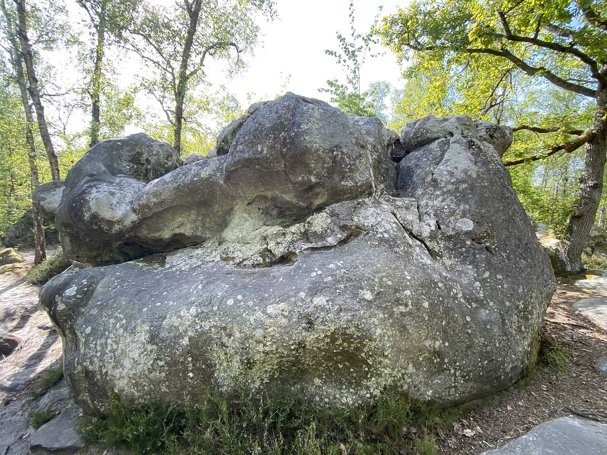Photo du rocher avec les tracés