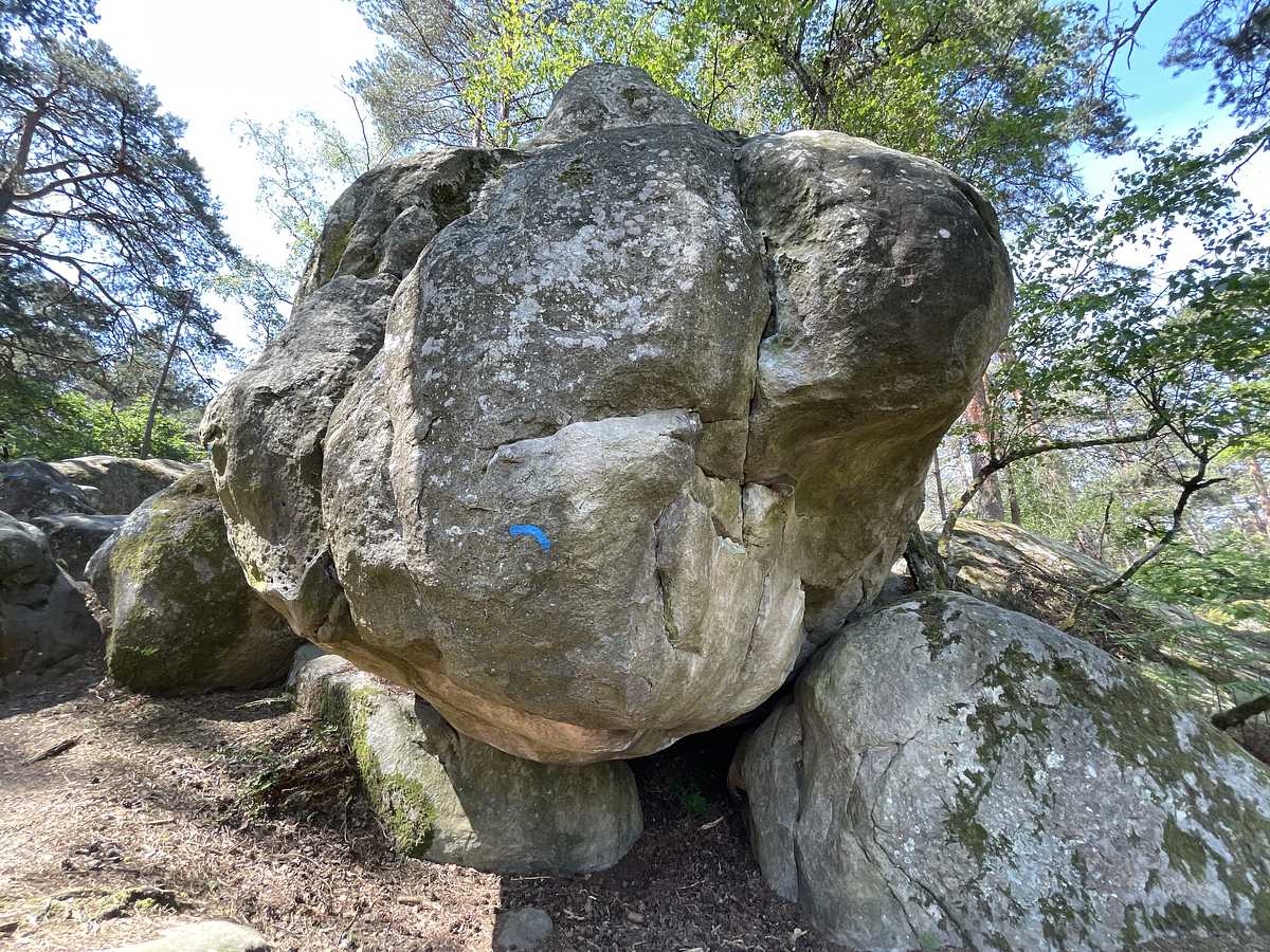 Photo du rocher avec les tracés