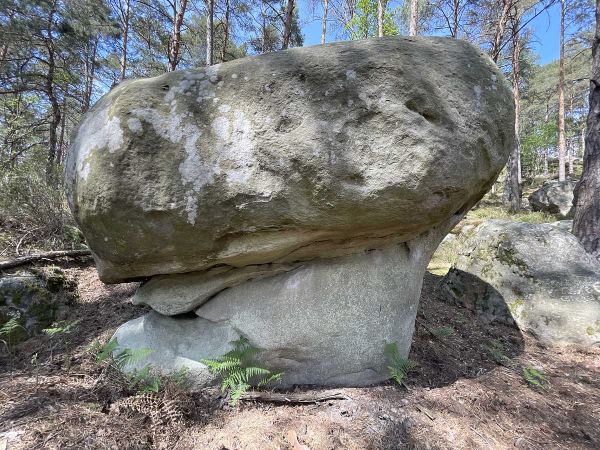 Photo du rocher avec les tracés