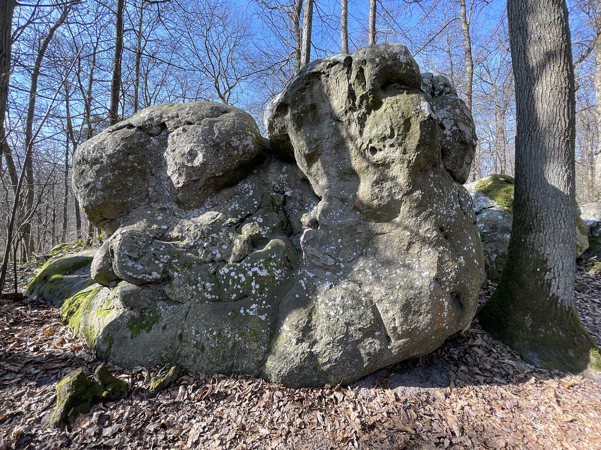 Photo du rocher avec les tracés