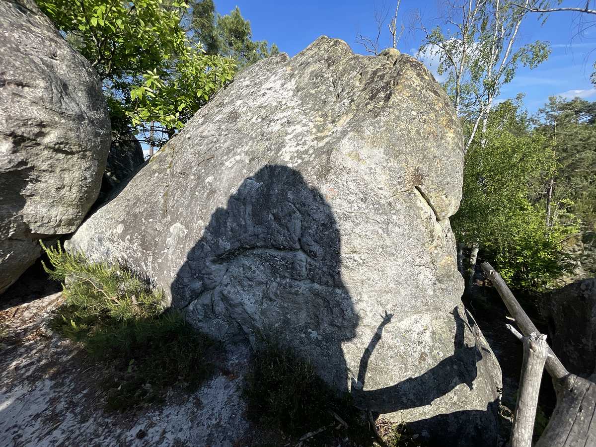 Photo du rocher avec les tracés