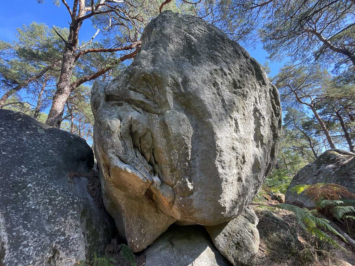 Photo du rocher avec les tracés