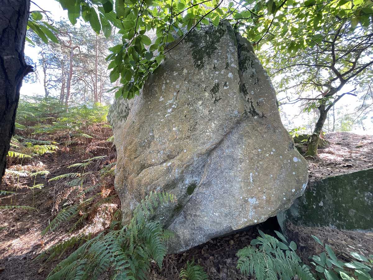 Photo du rocher avec les tracés