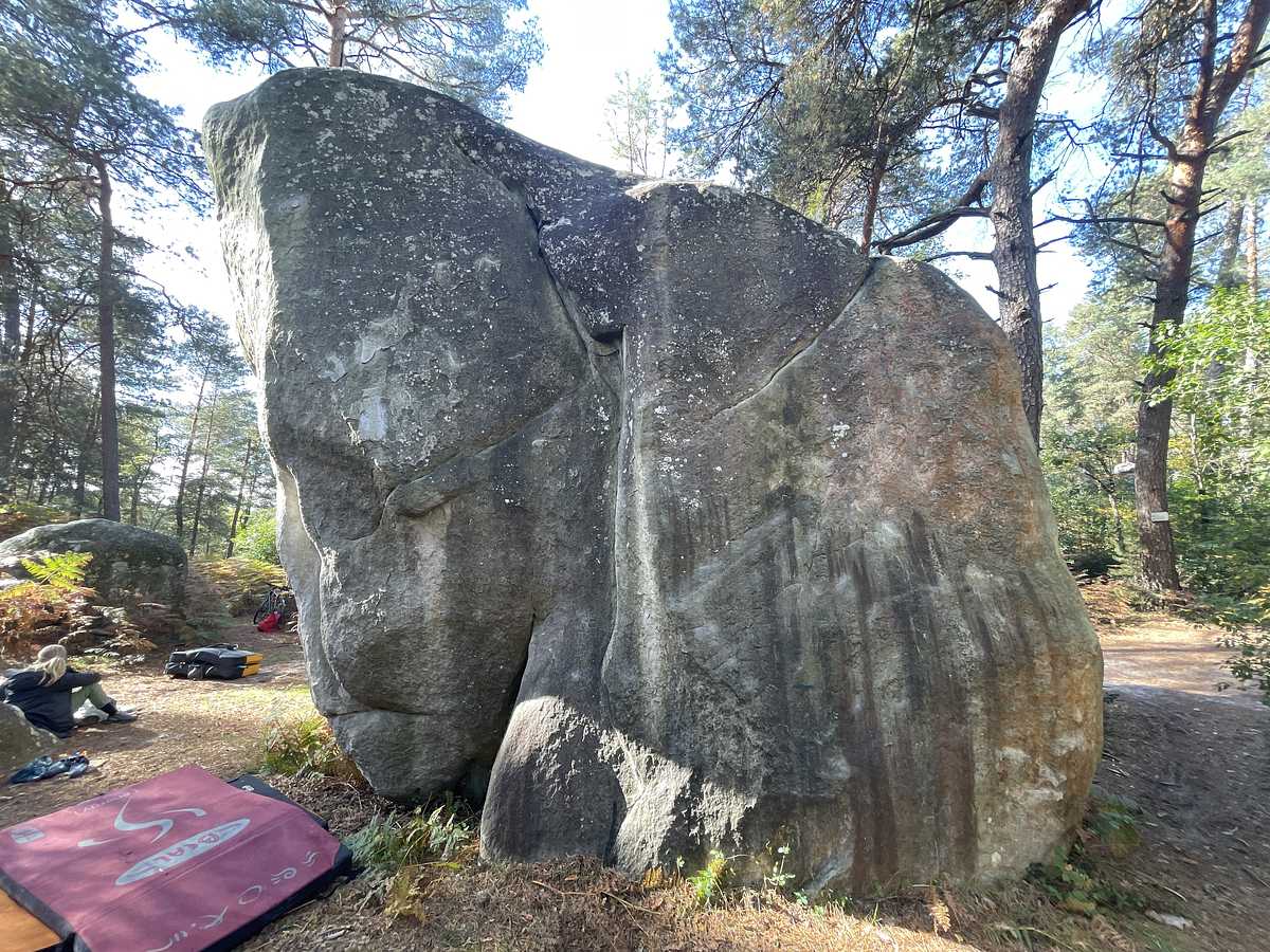 Photo du rocher avec les tracés
