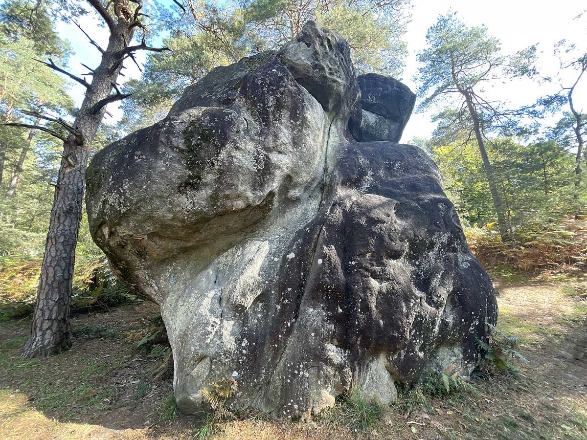 Photo du rocher avec les tracés