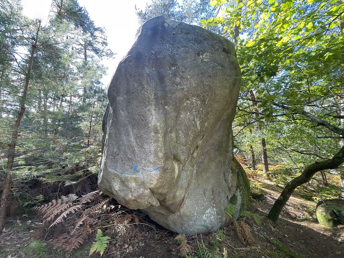 Photo du rocher avec les tracés