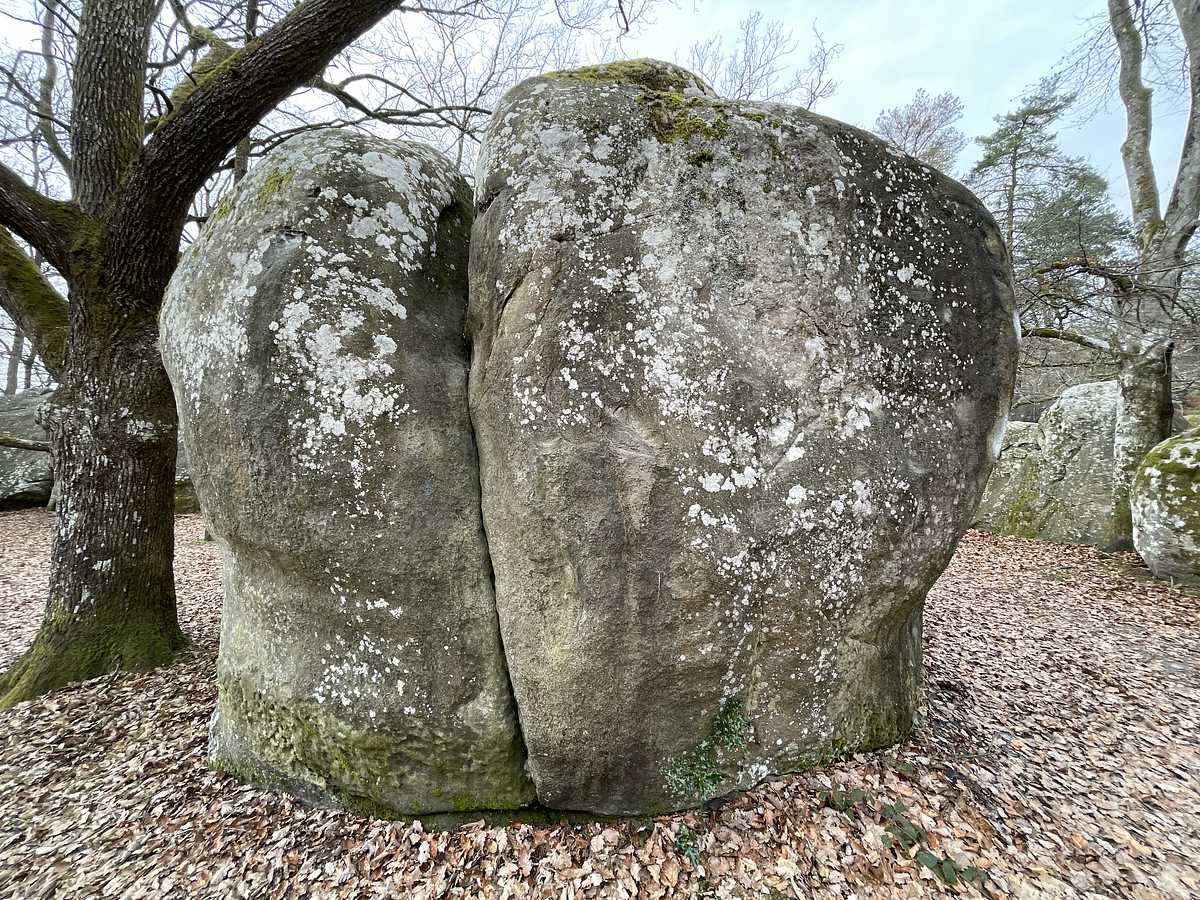 Photo du rocher avec les tracés