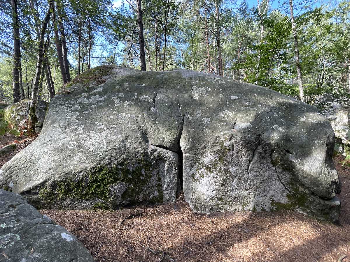 Photo du rocher avec les tracés