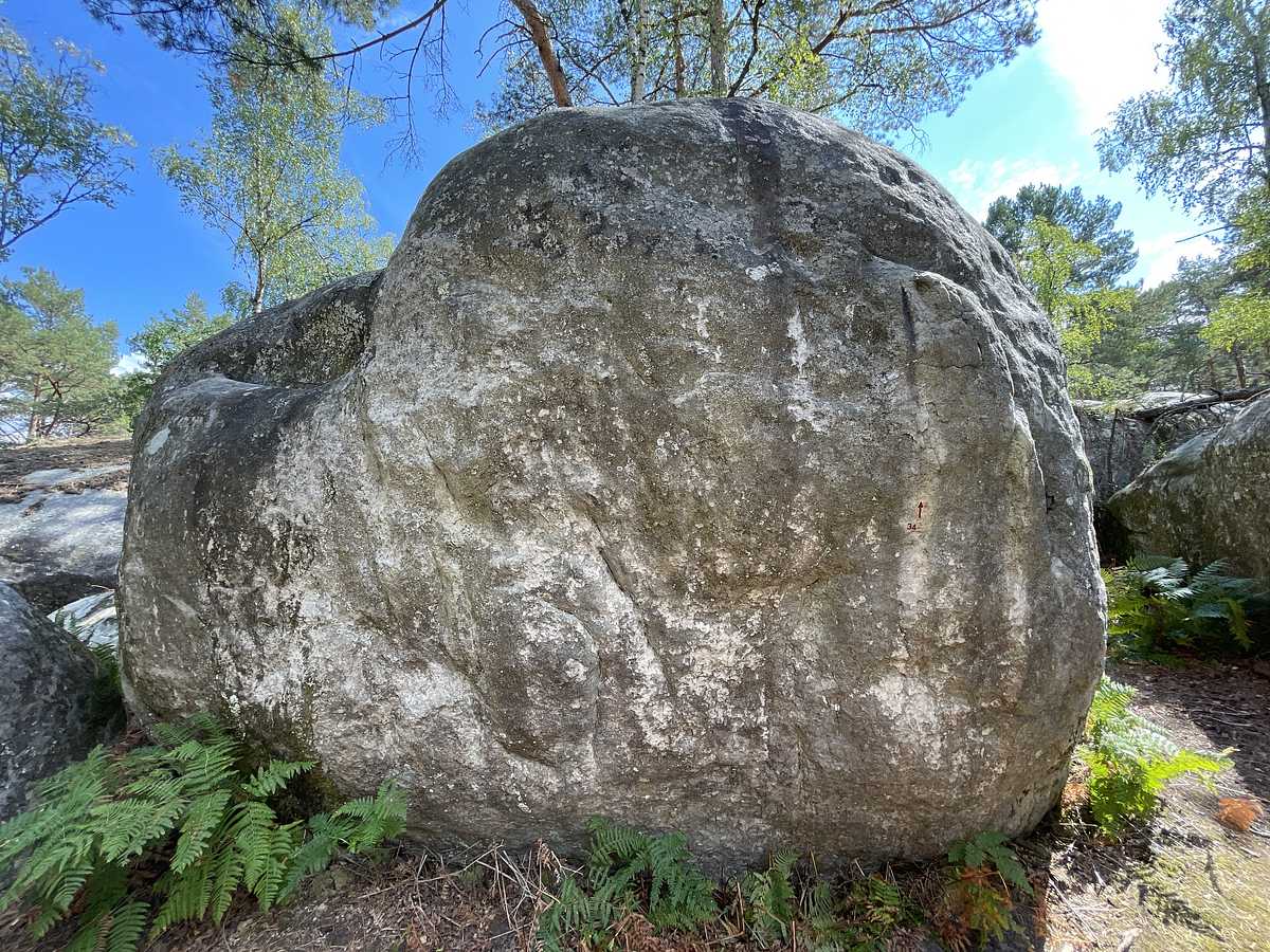 Photo du rocher avec les tracés