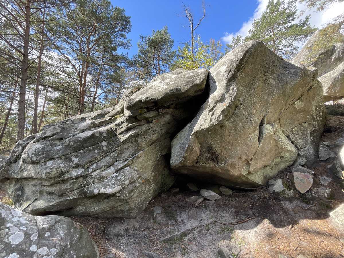 Photo du rocher avec les tracés