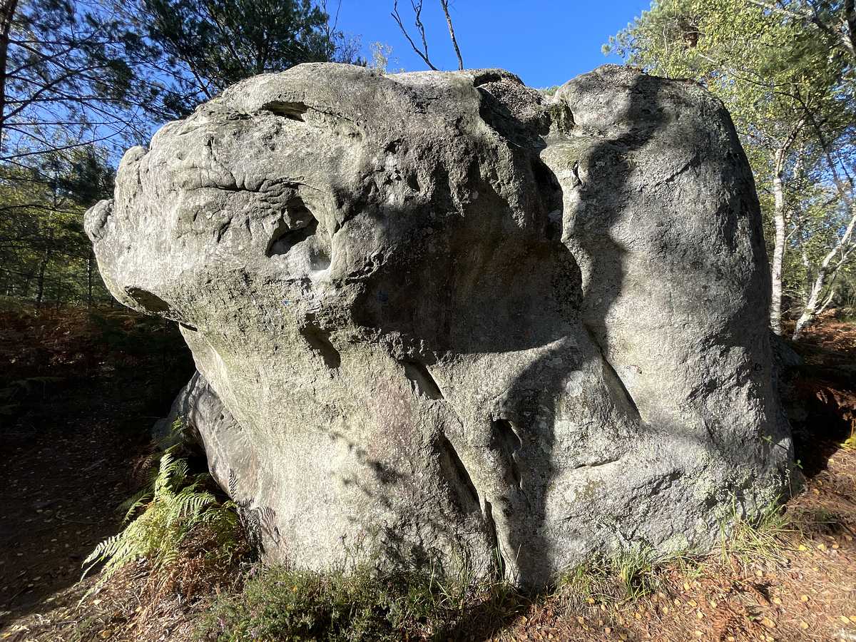 Photo du rocher avec les tracés