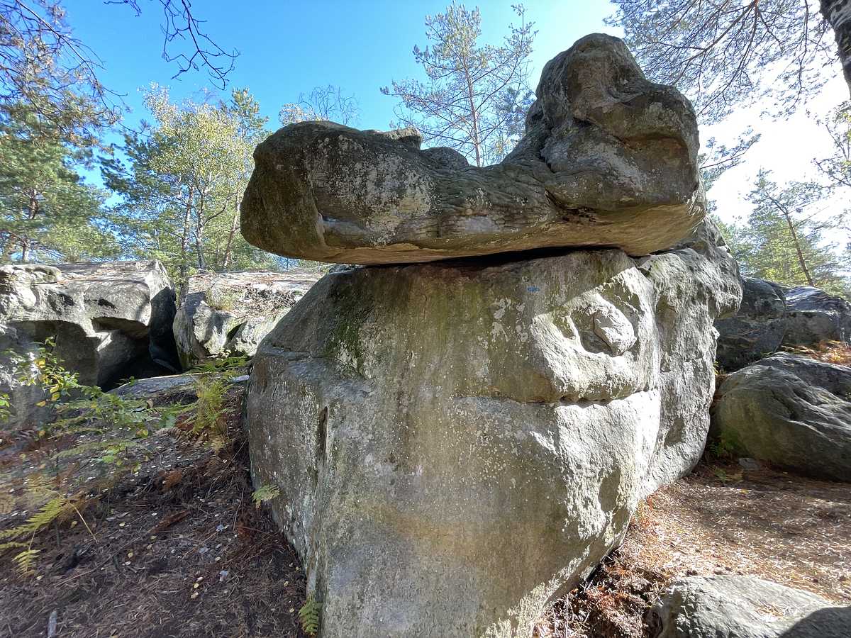 Photo du rocher avec les tracés