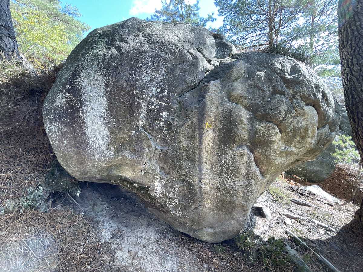 Photo du rocher avec les tracés
