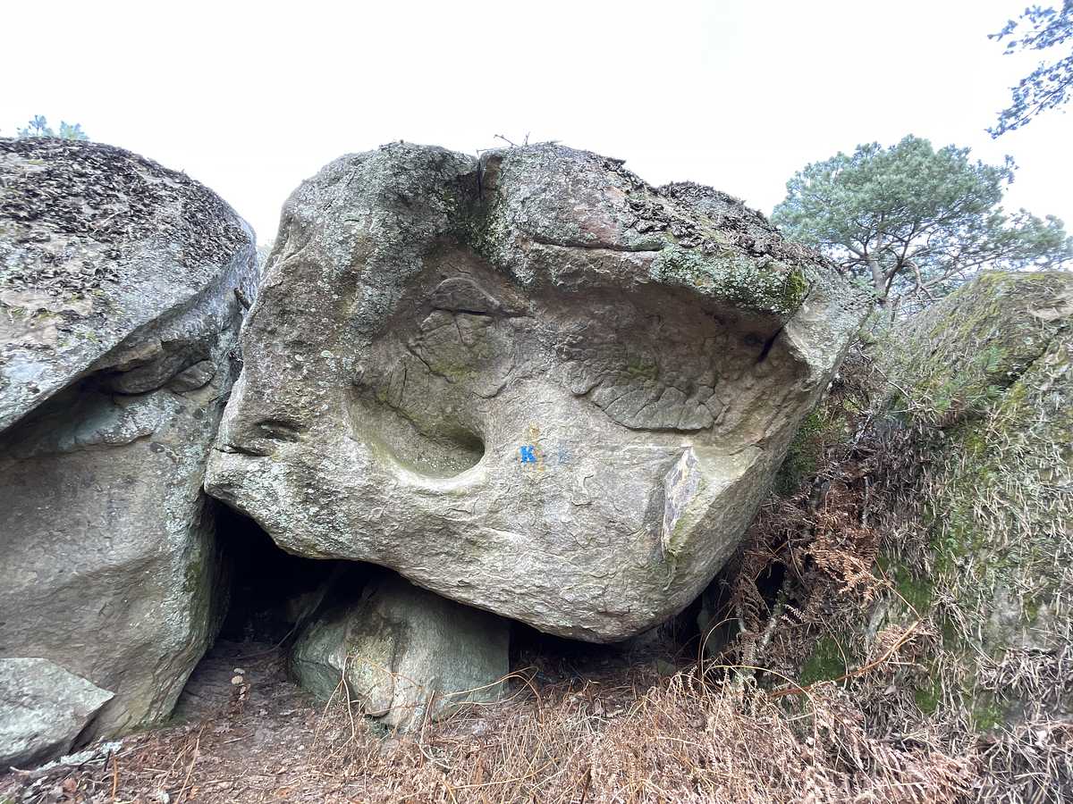 Photo du rocher avec les tracés